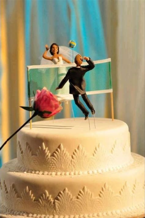 As of August 2014, Carlo’s Bakery, featured on the reality show Cake Boss, does not make the price list for wedding cakes public. In order to receive a quote on a wedding cake, a c...